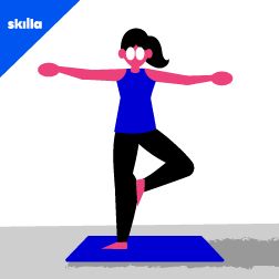 Donna in piedi su un tappetino da yoga